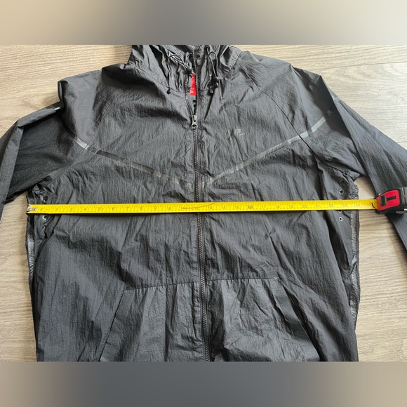 Nike Tech Aeroshield Men’s Full Zip Windrunner Jacket Black Windbreaker Jacket - Picture 13 of 15